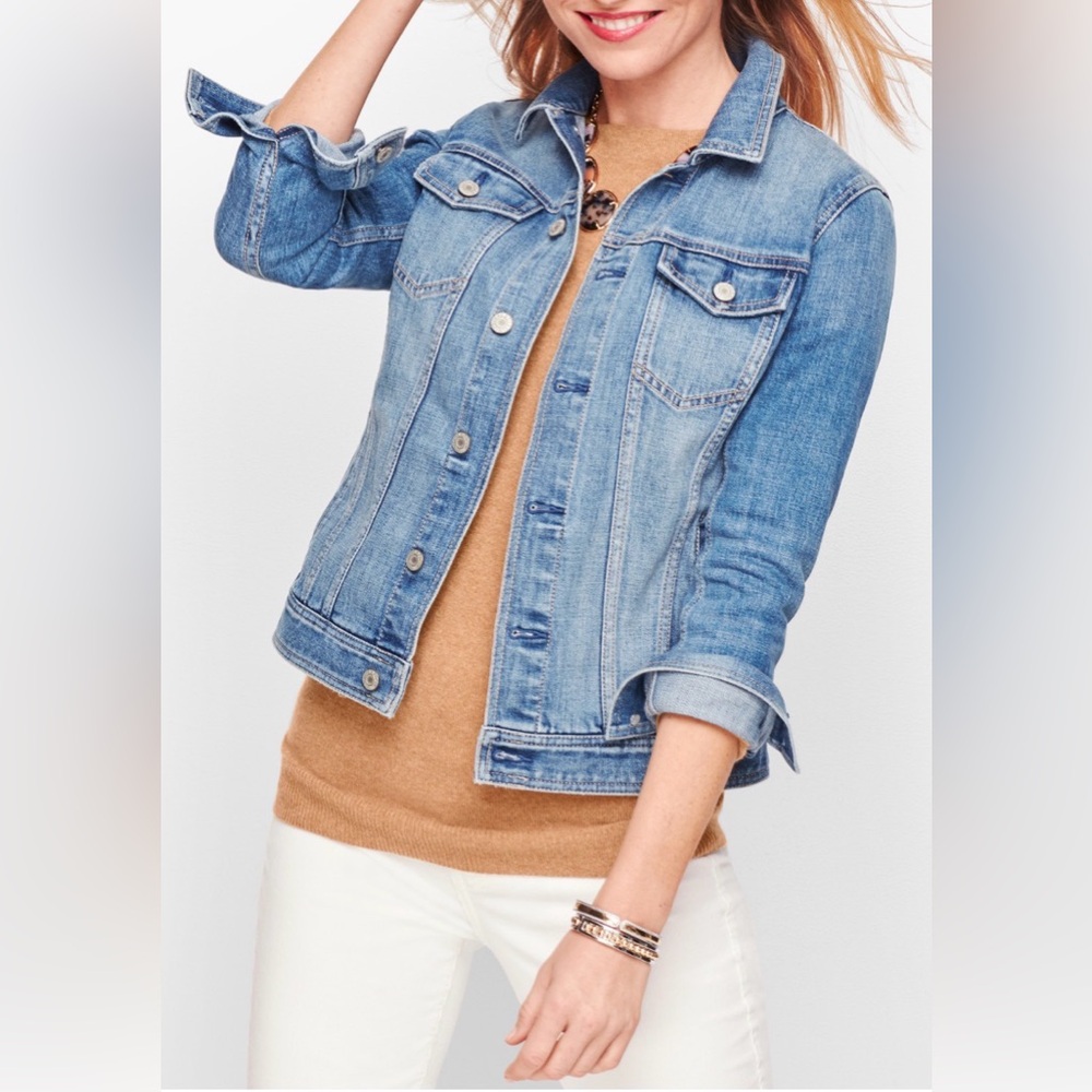 GAP Jean Jacket/ Denim Jacket. Classic style, 2 pockets, medium wash blue. Sz S